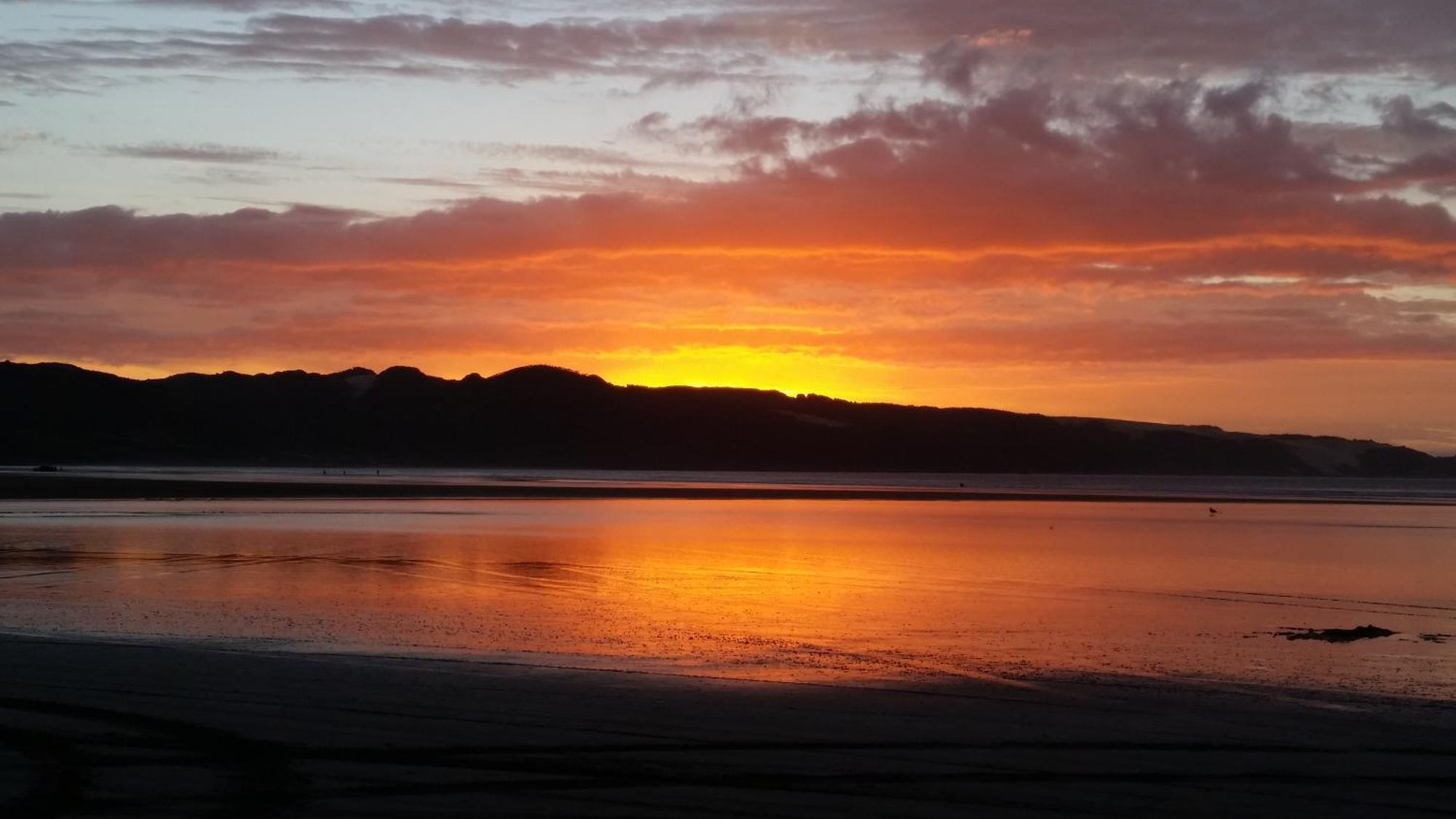 Ahiparadise - Ahipara Holiday Home Bagian luar foto